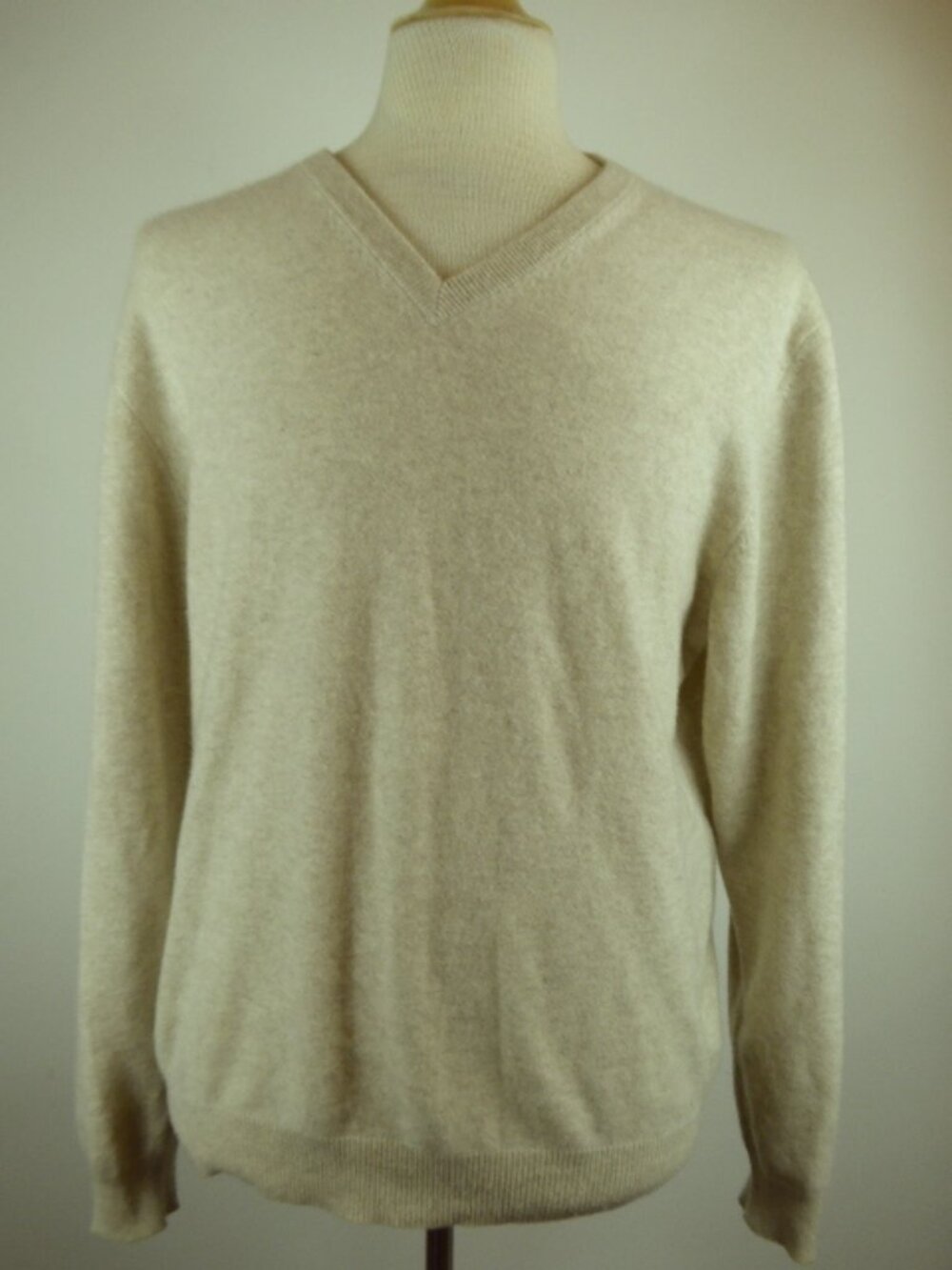 JOSEPH & LYMAN bloomingdales cashmere cream beige v neck sweater L
